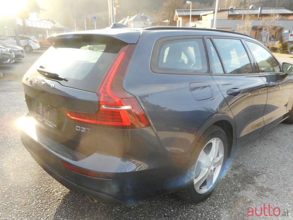 2019' Volvo V60 photo #4