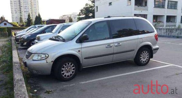 2002' Chrysler Voyager photo #1