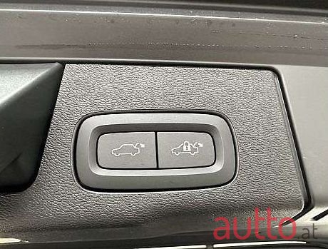 2022' Volvo XC60 photo #5