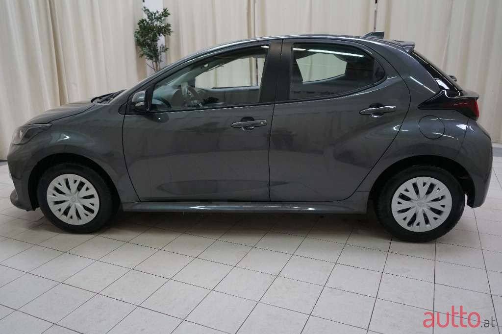 2021' Toyota Yaris photo #2