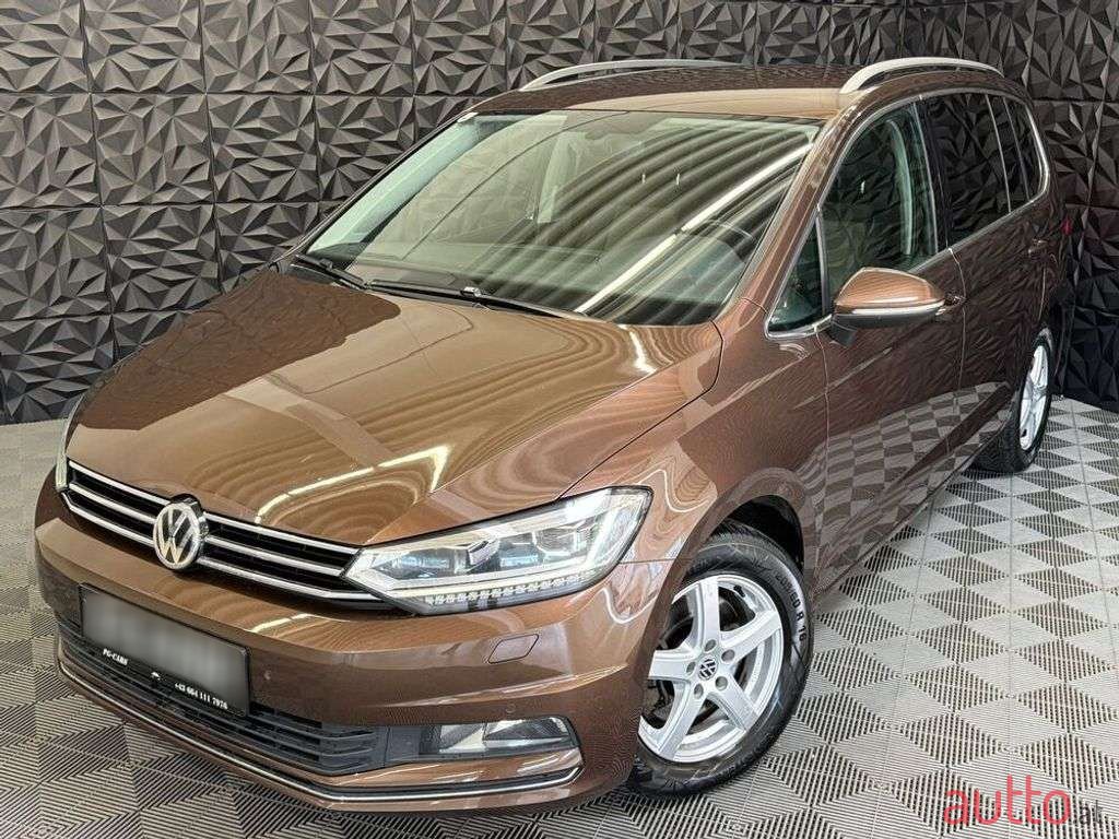2017' Volkswagen Touran photo #1