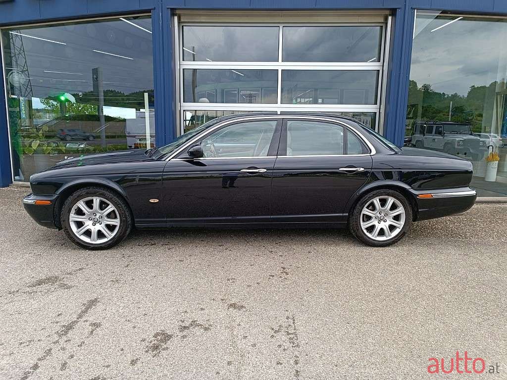 2005' Jaguar XJ photo #2