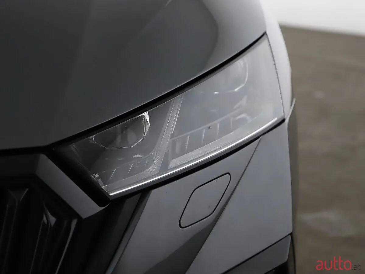 2023' Skoda Octavia photo #2