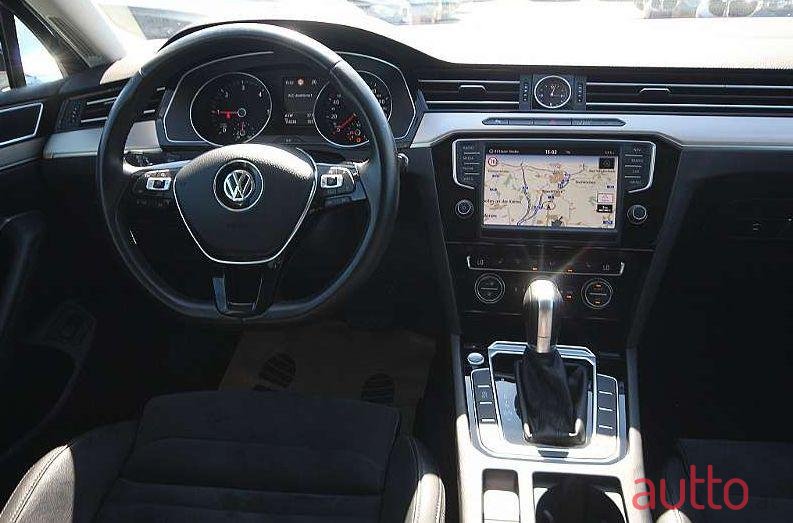 2016' Volkswagen Passat photo #3