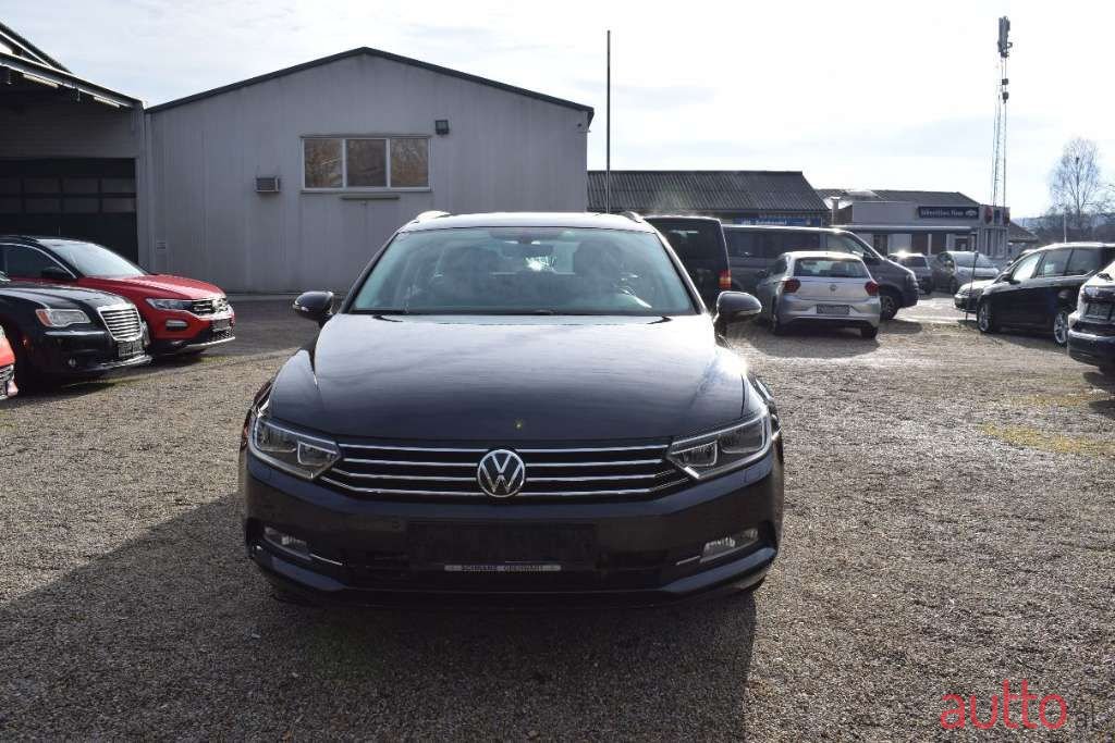 2018' Volkswagen Passat photo #2