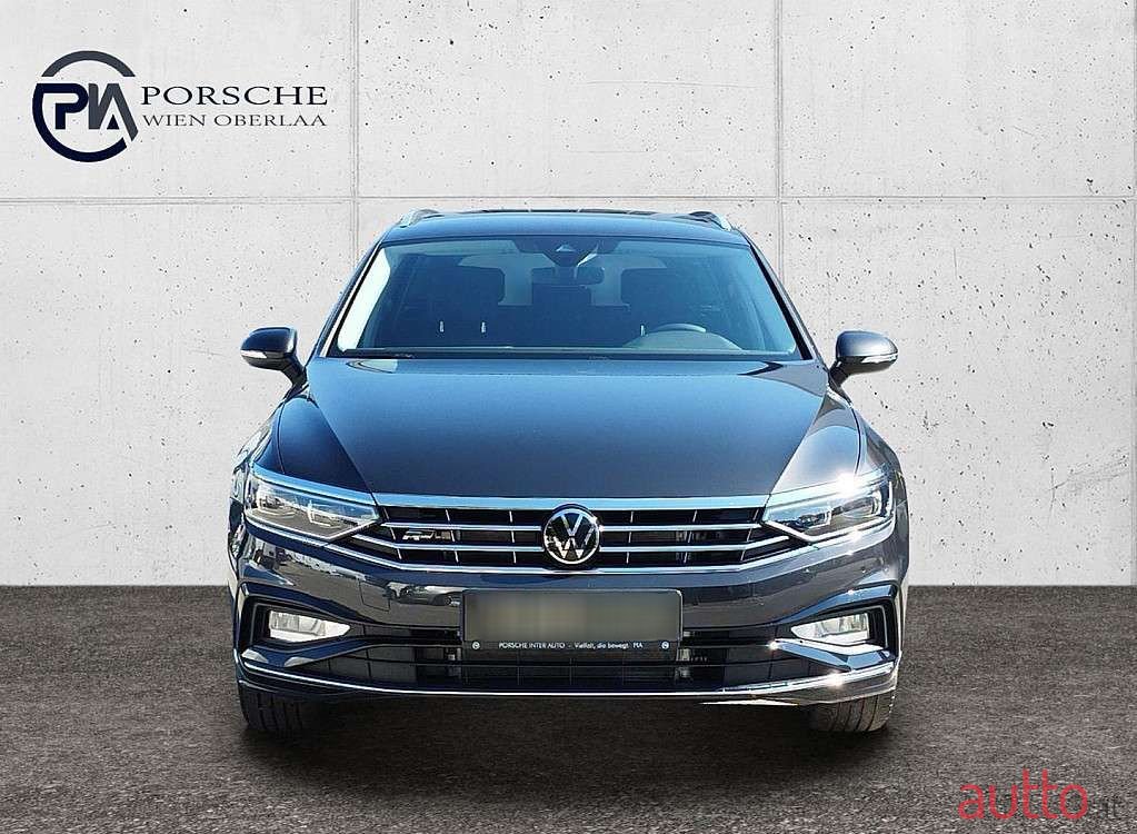 2023' Volkswagen Passat photo #2