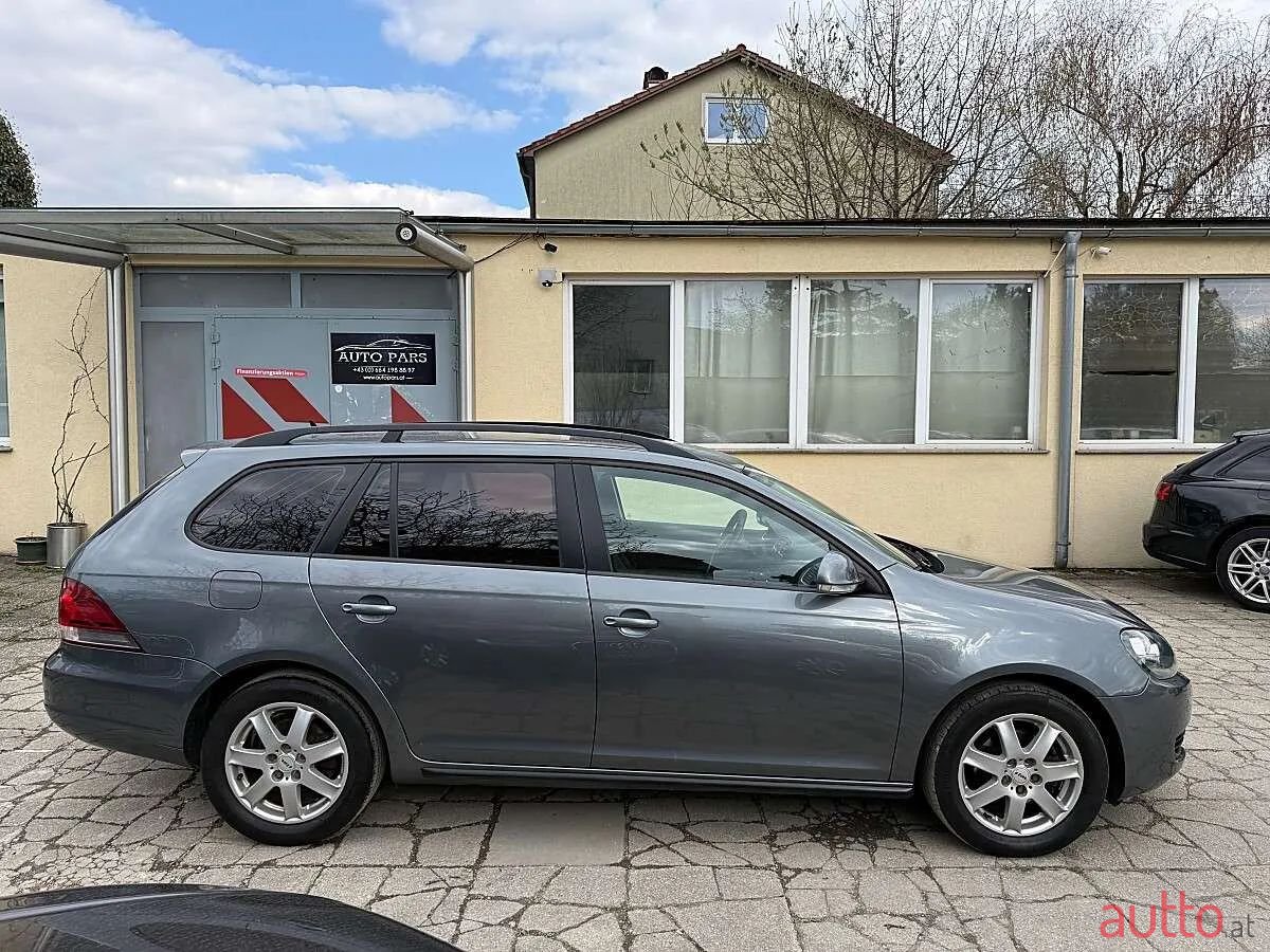 2010' Volkswagen Golf photo #6