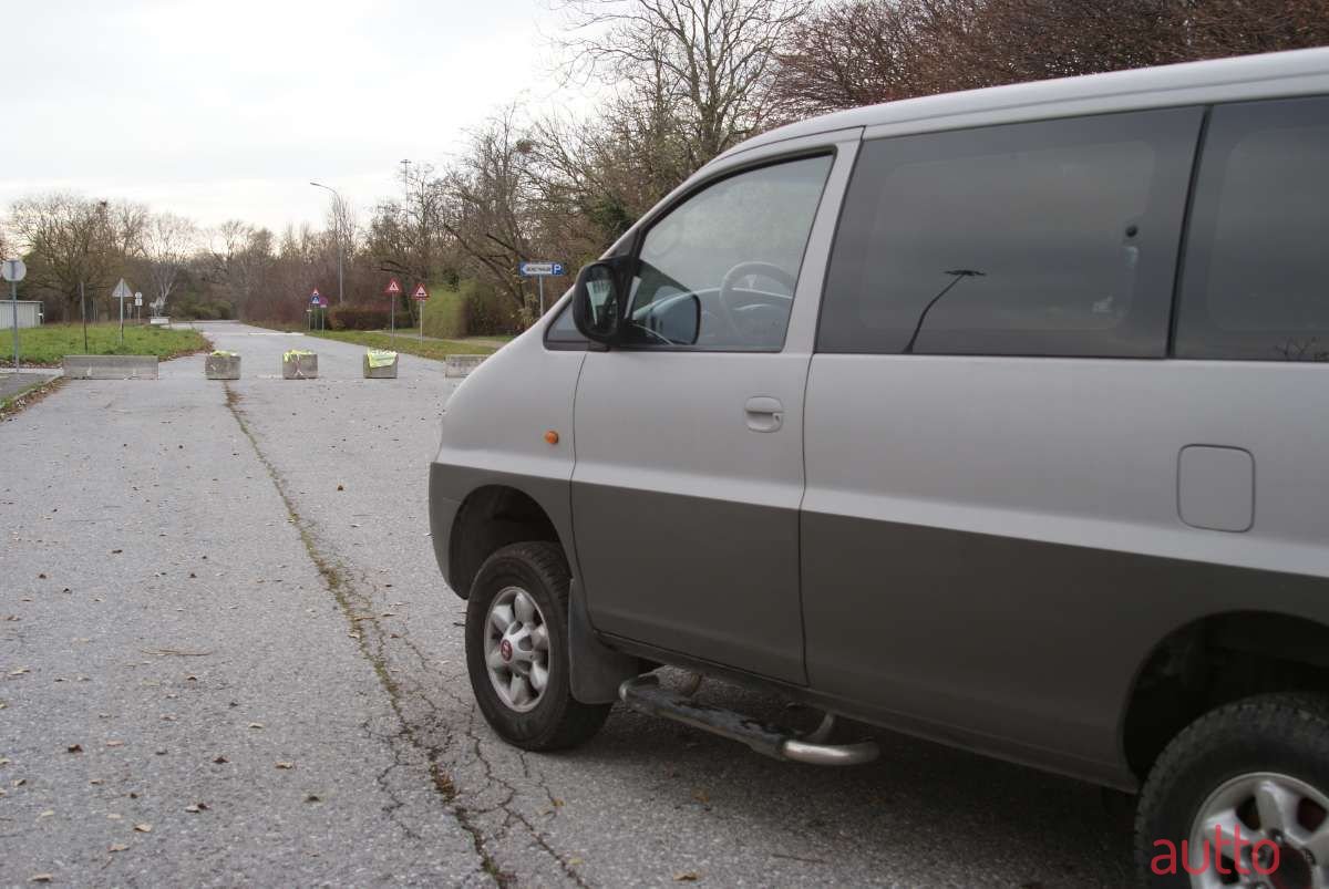 2003' Hyundai Starex photo #5