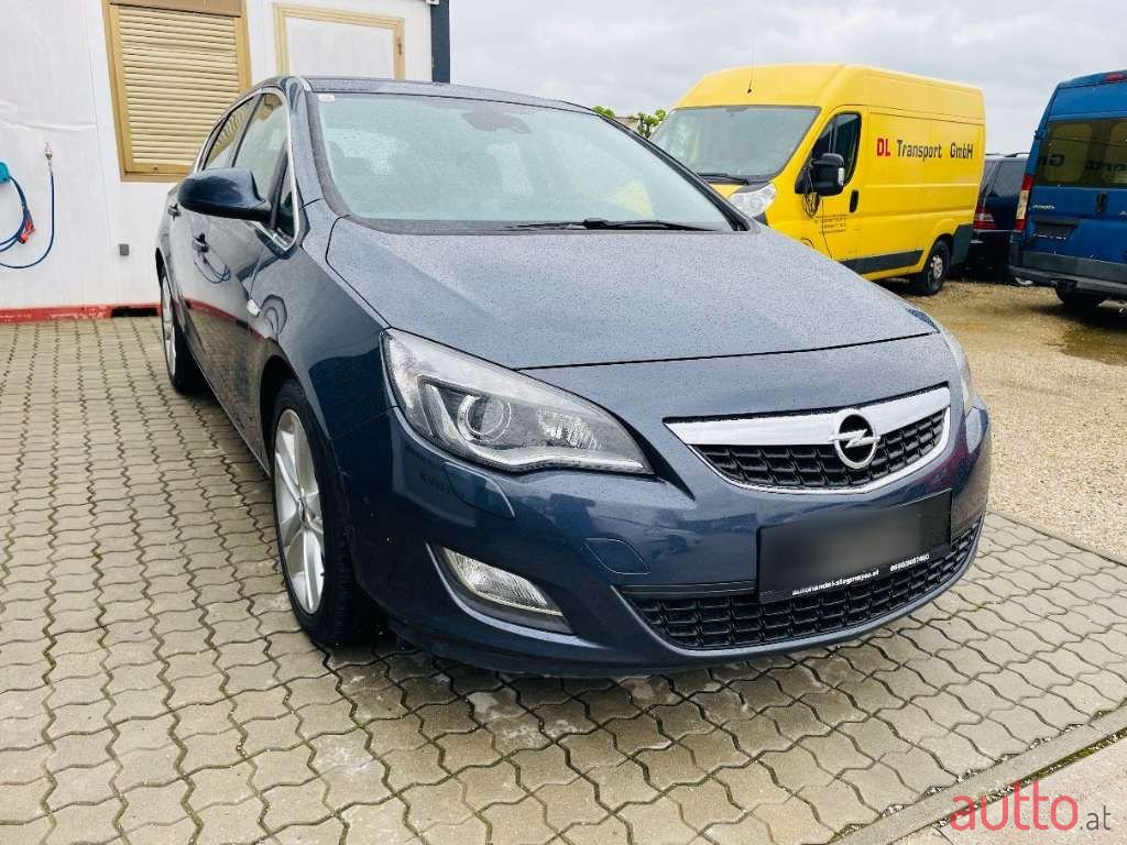 2010' Opel Astra photo #3