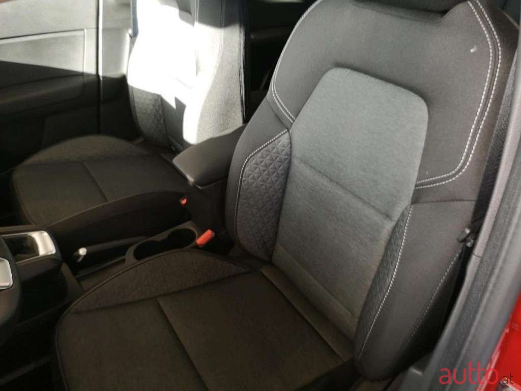 2023' Renault Captur photo #5