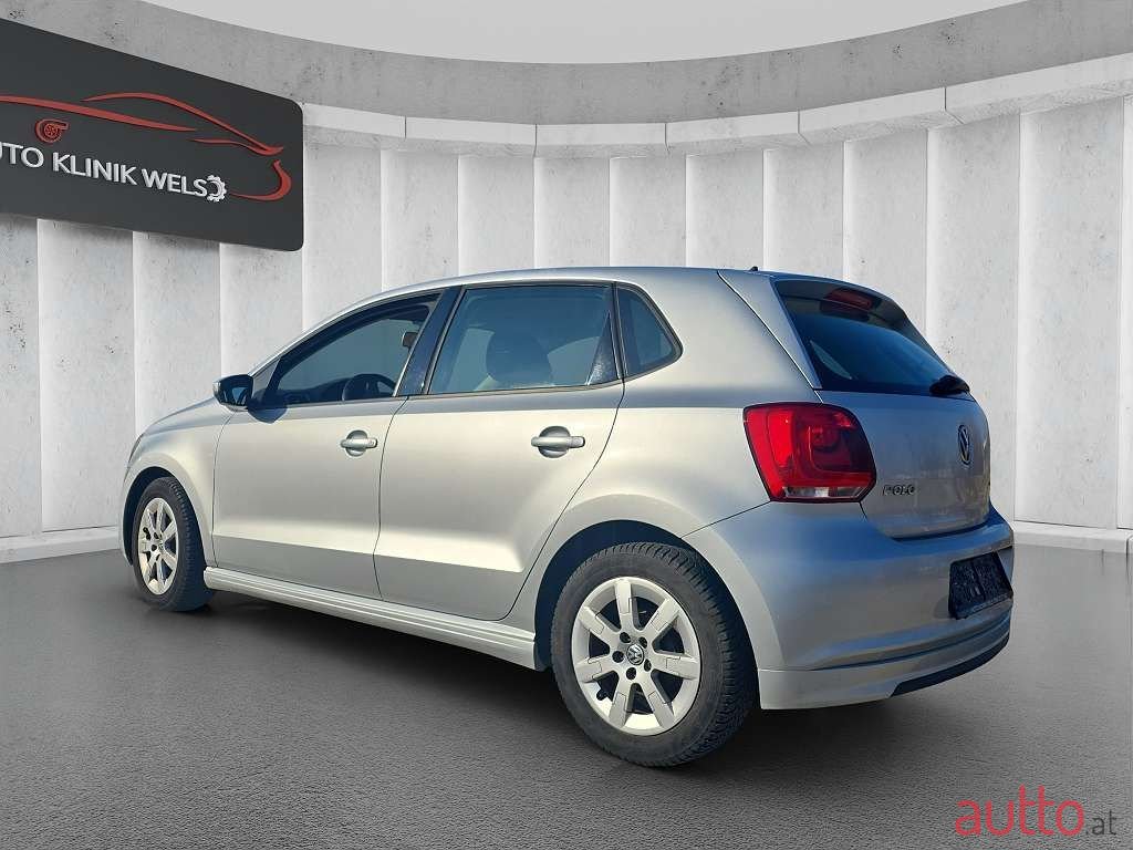 2011' Volkswagen Polo photo #3