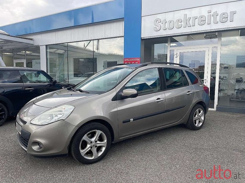 2011' Renault Clio photo #2