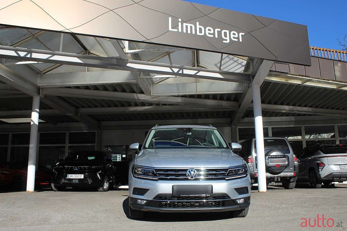 2020' Volkswagen Tiguan photo #2