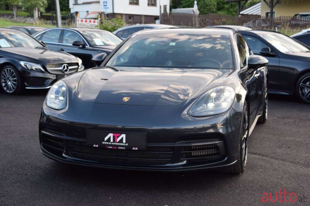 2019' Porsche Panamera photo #6