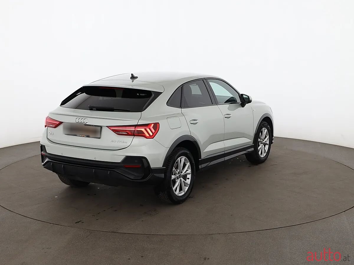 2022' Audi Q3 photo #2