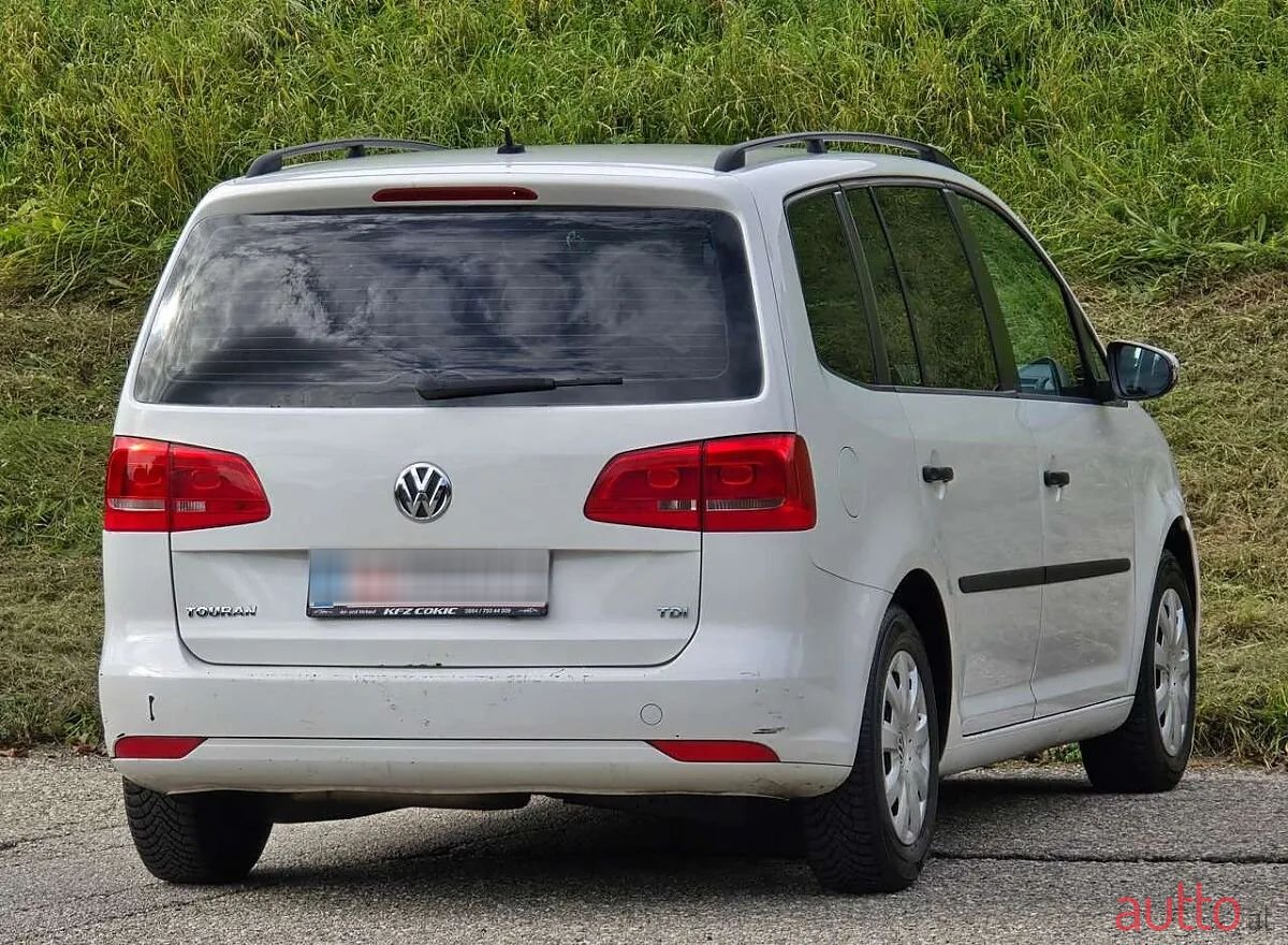 2013' Volkswagen Touran photo #4