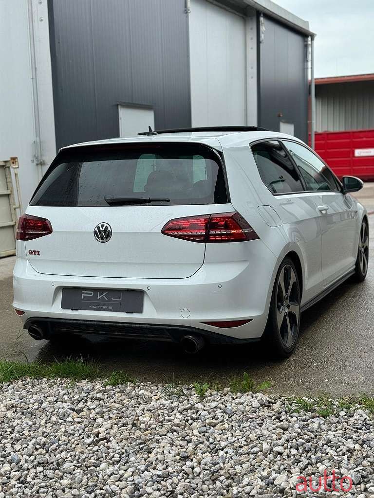 2014' Volkswagen Golf photo #4