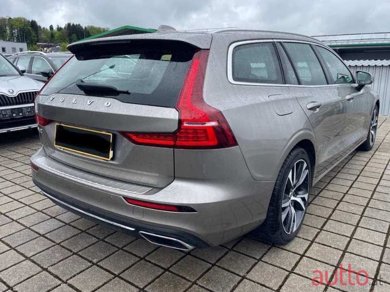 2020' Volvo V60 photo #3