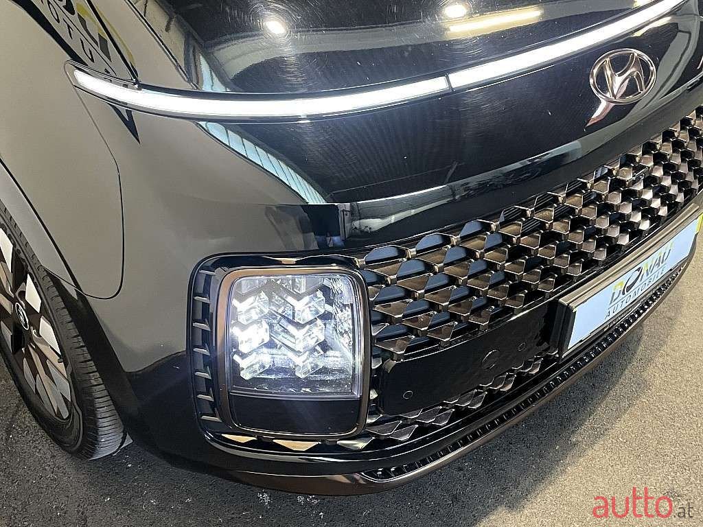 2022' Hyundai Staria photo #3