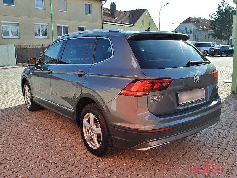 2018' Volkswagen Tiguan photo #4