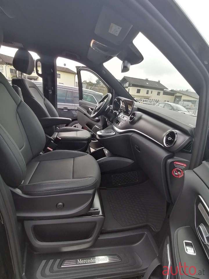 2020' Mercedes-Benz V-Class photo #1