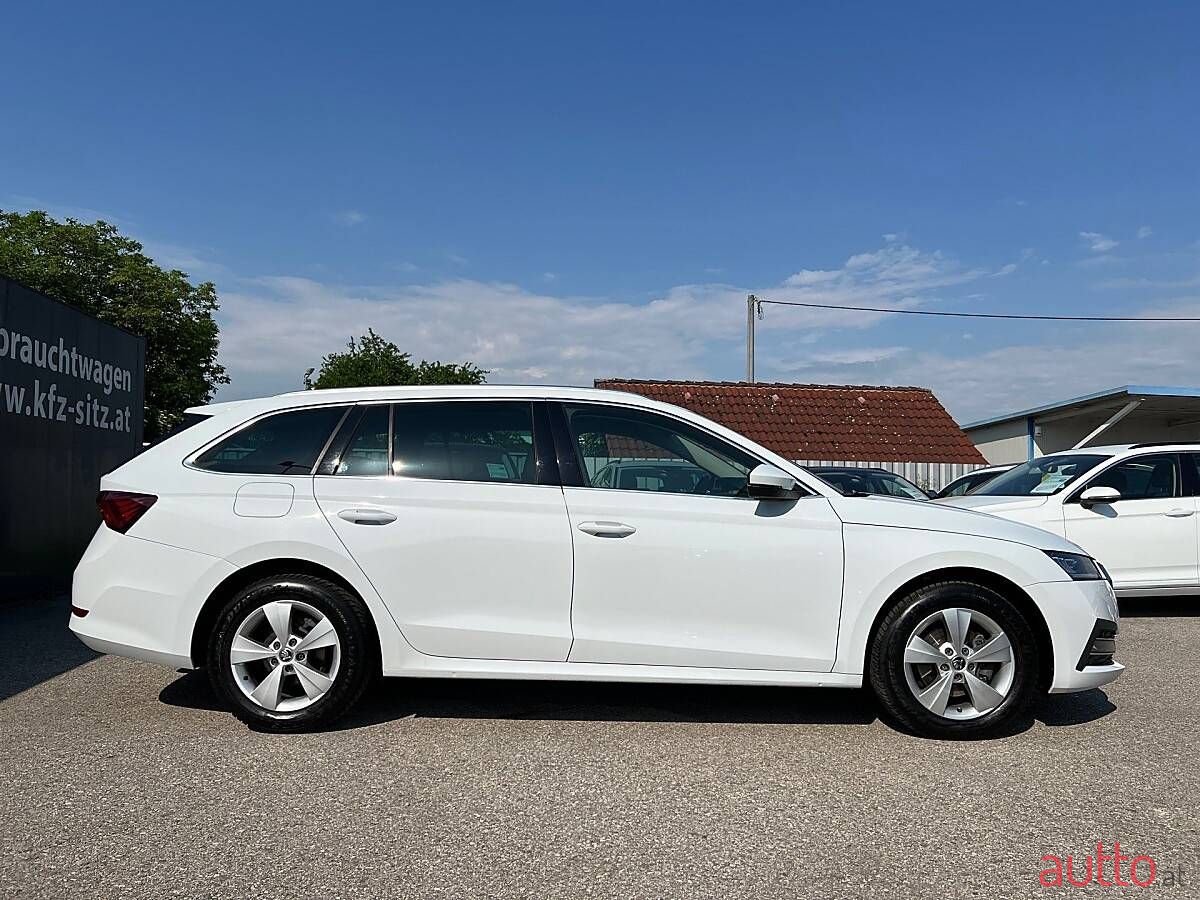 2022' Skoda Octavia photo #2