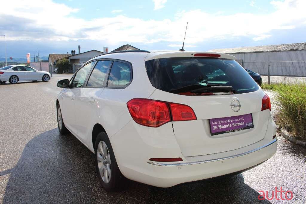 2015' Opel Astra photo #5