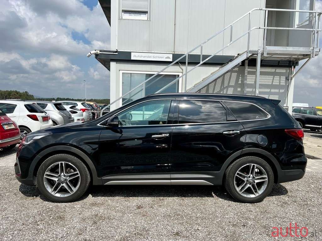 2018' Hyundai Santa Fe photo #2