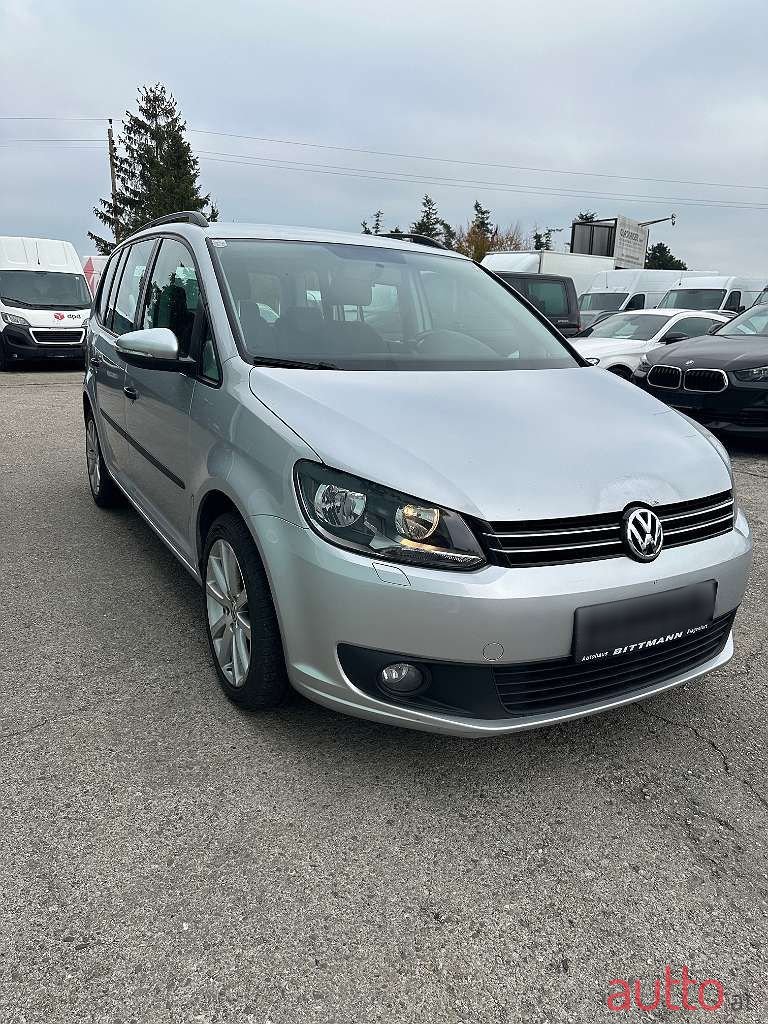 2014' Volkswagen Touran photo #2