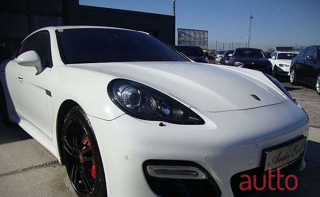 2011' Porsche Panamera photo #2