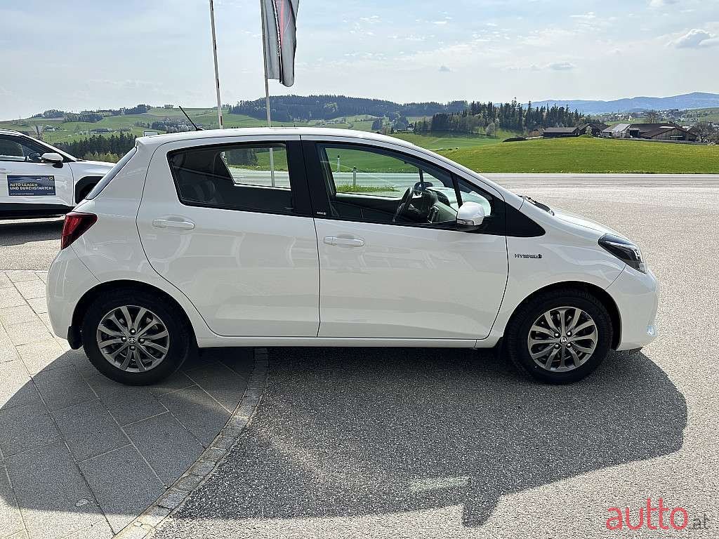2016' Toyota Yaris photo #6