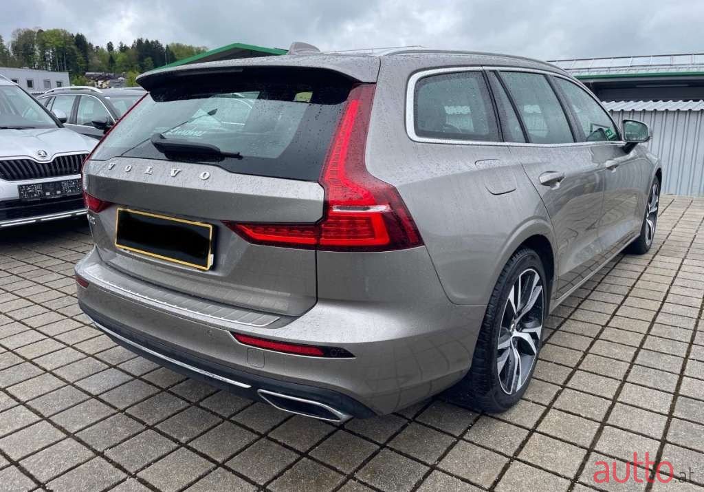 2020' Volvo V60 photo #3