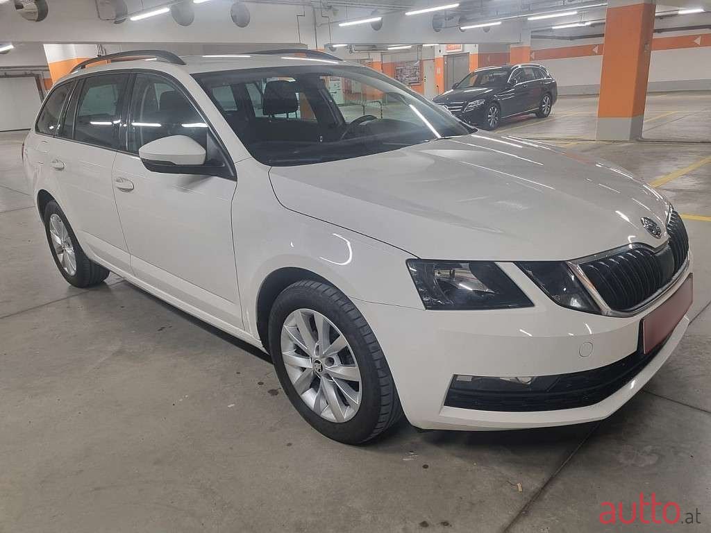 2020' Skoda Octavia photo #2