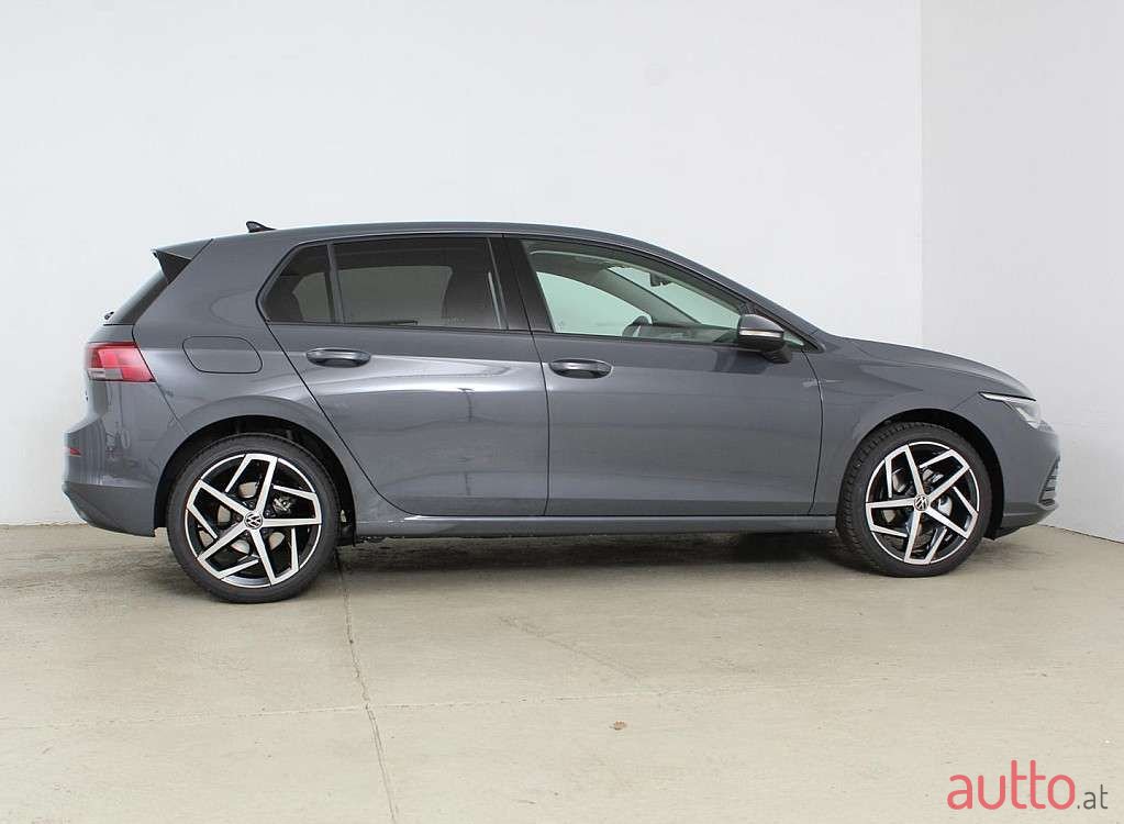 2023' Volkswagen Golf photo #3