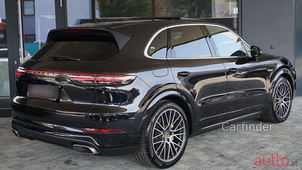 2018' Porsche Cayenne photo #2