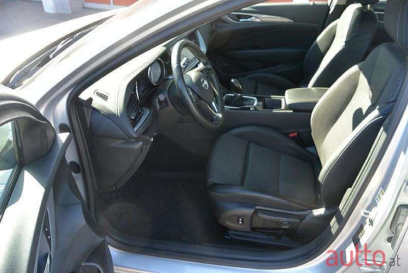 2018' Opel Insignia photo #5