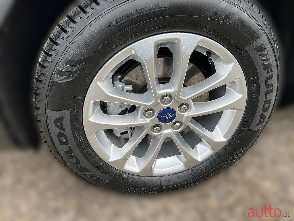 2022' Ford Kuga photo #5