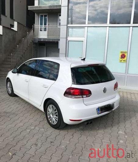 2009' Volkswagen Golf photo #2