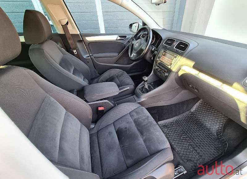 2010' Volkswagen Golf photo #5