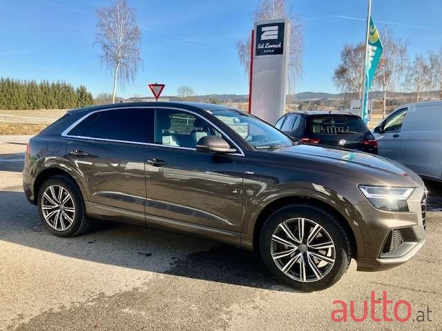 2019' Audi Q8 photo #6