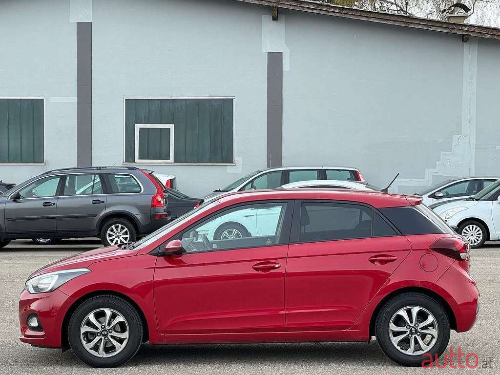2020' Hyundai i20 photo #2
