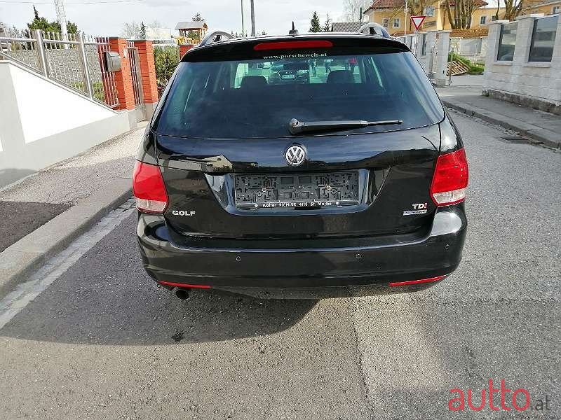 2011' Volkswagen Golf photo #5