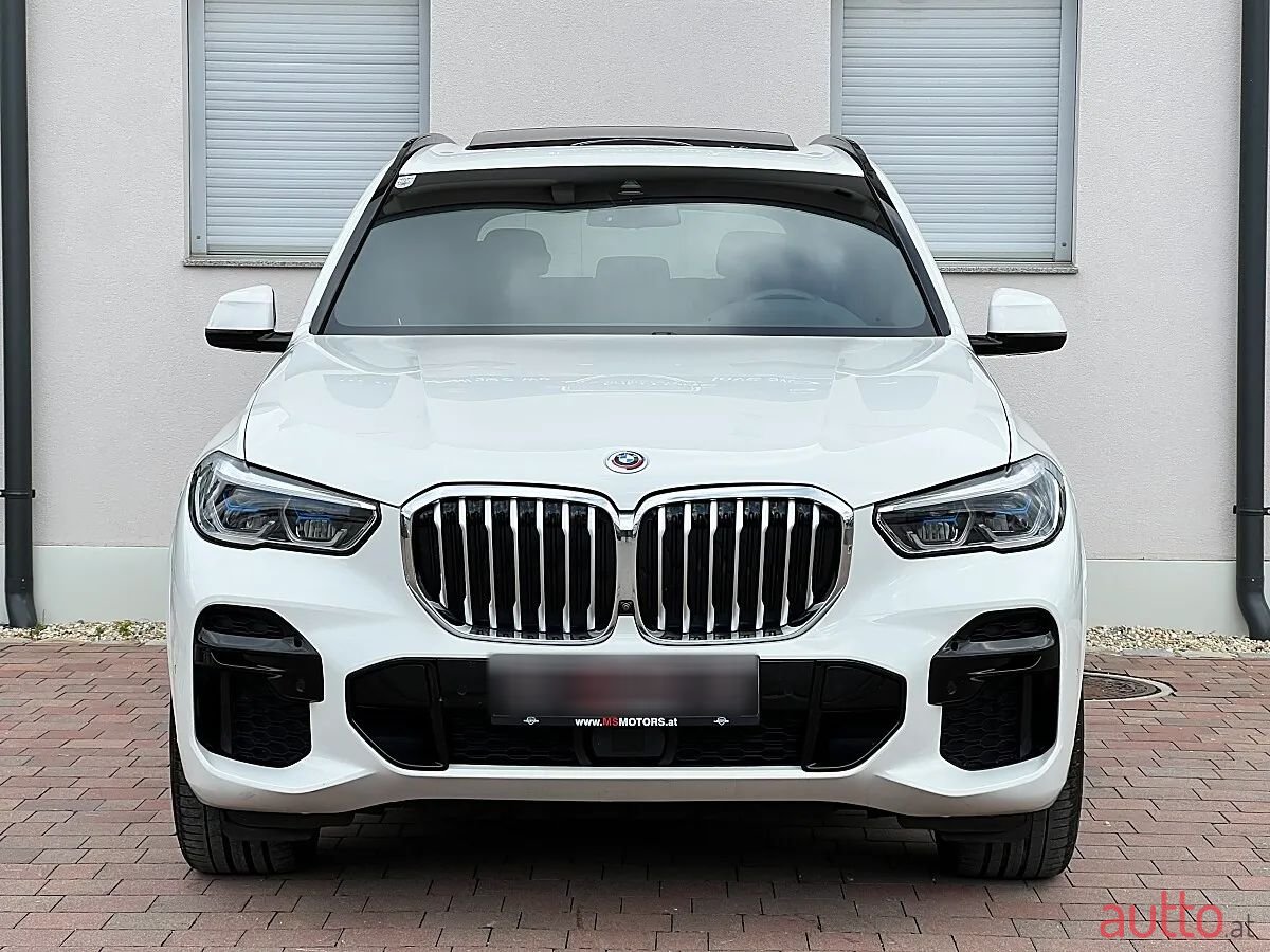 2022' BMW X5 photo #2