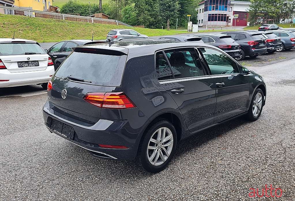 2019' Volkswagen Golf photo #4