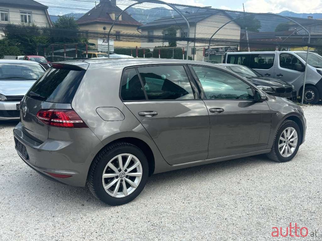 2015' Volkswagen Golf photo #5