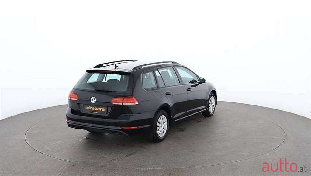 2019' Volkswagen Golf photo #3