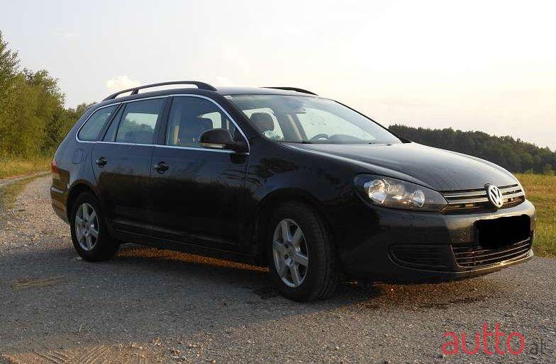 2011' Volkswagen Golf photo #2
