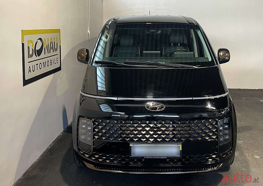 2022' Hyundai Staria photo #2