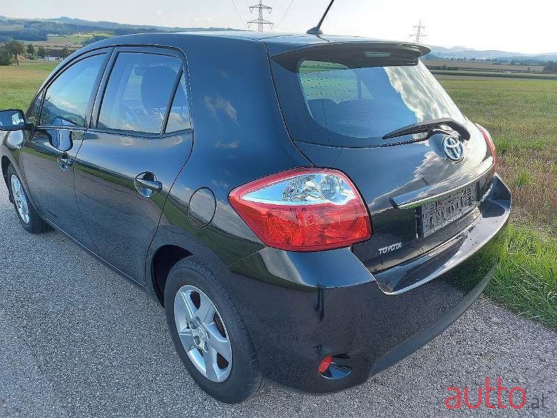 2010' Toyota Auris photo #4