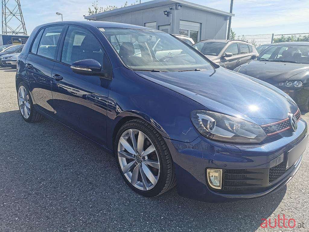 2011' Volkswagen Golf photo #1